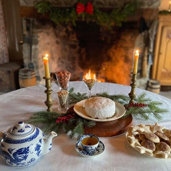 Colonial Christmas Table Photo